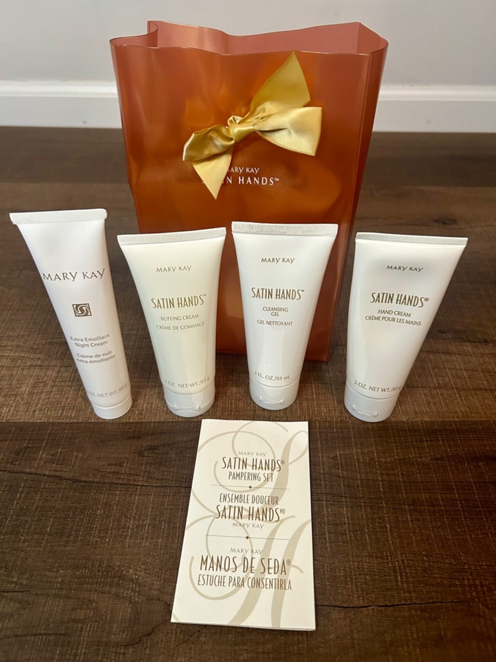 NOS Mary Kay Satin Hands 4 Piece Pampering Set Rare Snap Plastic Gift Bag NEW